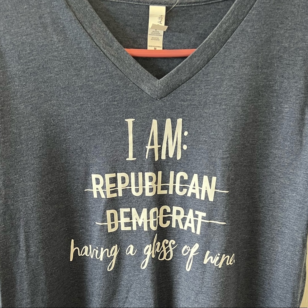 Witty (anti) political/wine drinking tee, perfect condition
